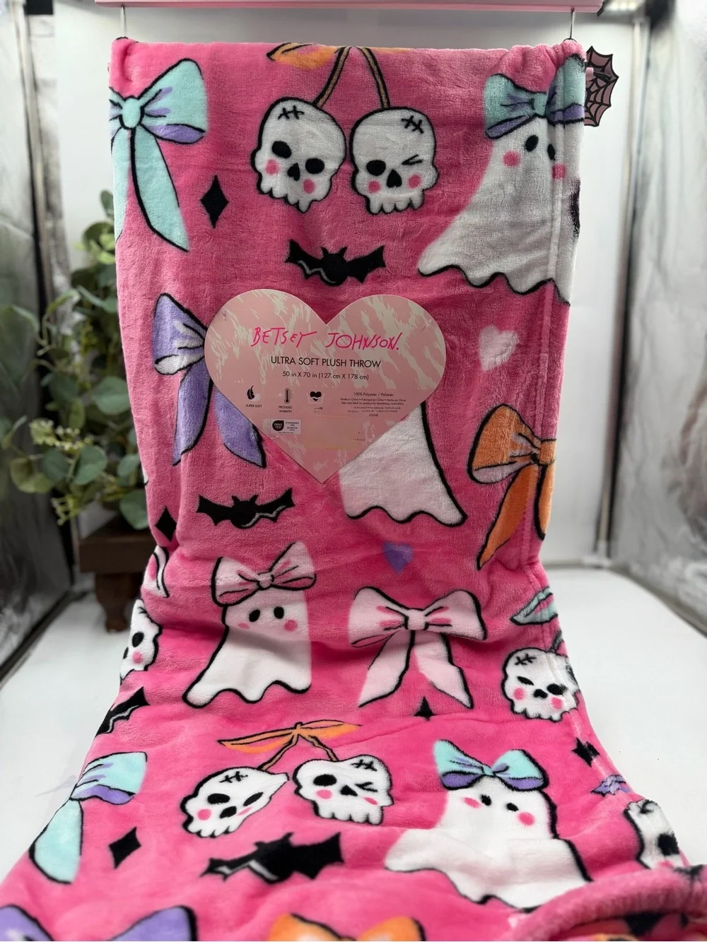 betsey johnson pink halloween ghost plush throw blanket 50x70 nwt